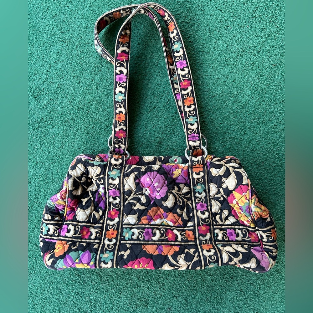Vera Bradley 2011 double handled handbag with zipper that zips left or right.